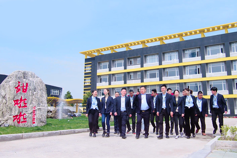 熱烈祝賀！甜啦啦創(chuàng)始人王偉榮獲“2020年度蚌埠市經(jīng)濟人物”