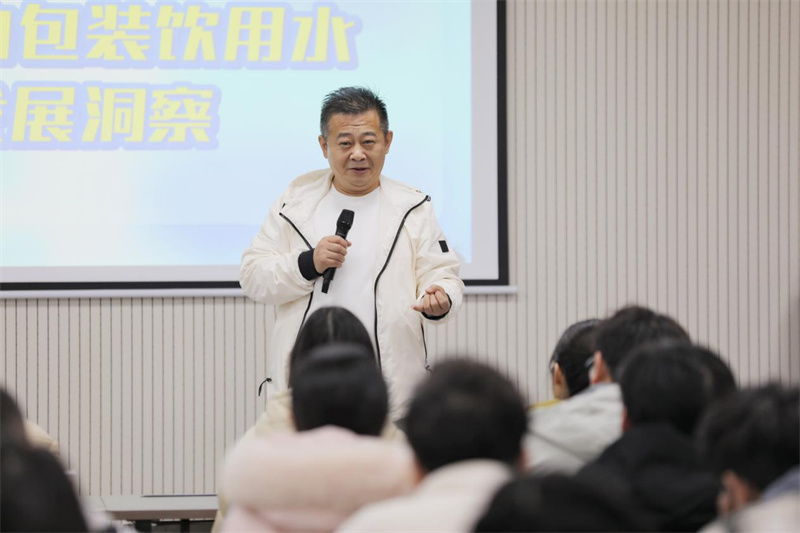 甜啦啦進高校攬人才，雇主品牌助力應屆生共繪全球茶飲新藍圖